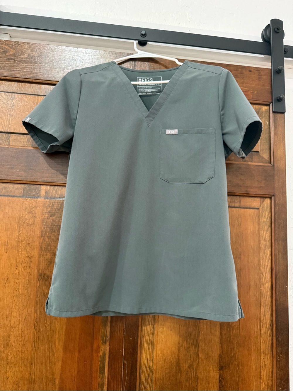 Figs Women’s Scrub Top in Bonsai